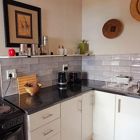 The Vic 1906 Self Catering Units Apartment Монтегю Екстериор снимка