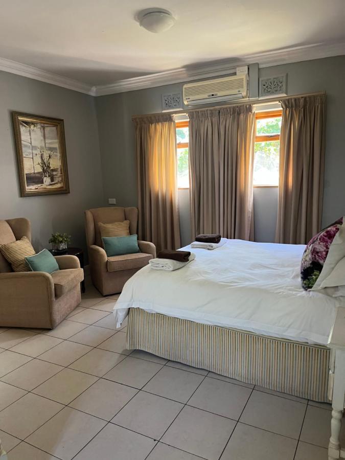 The Vic 1906 Self Catering Units Apartment Монтегю Екстериор снимка