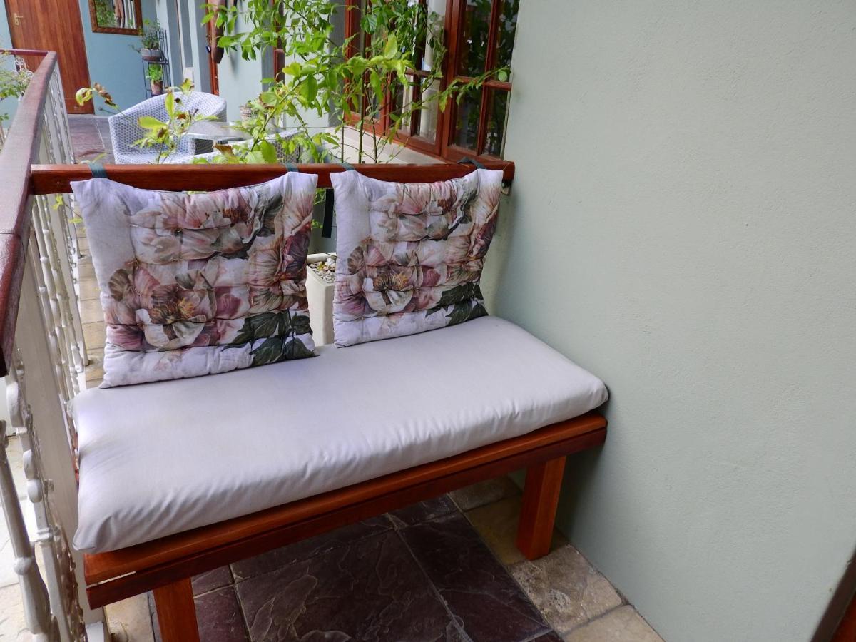 The Vic 1906 Self Catering Units Apartment Монтегю Екстериор снимка