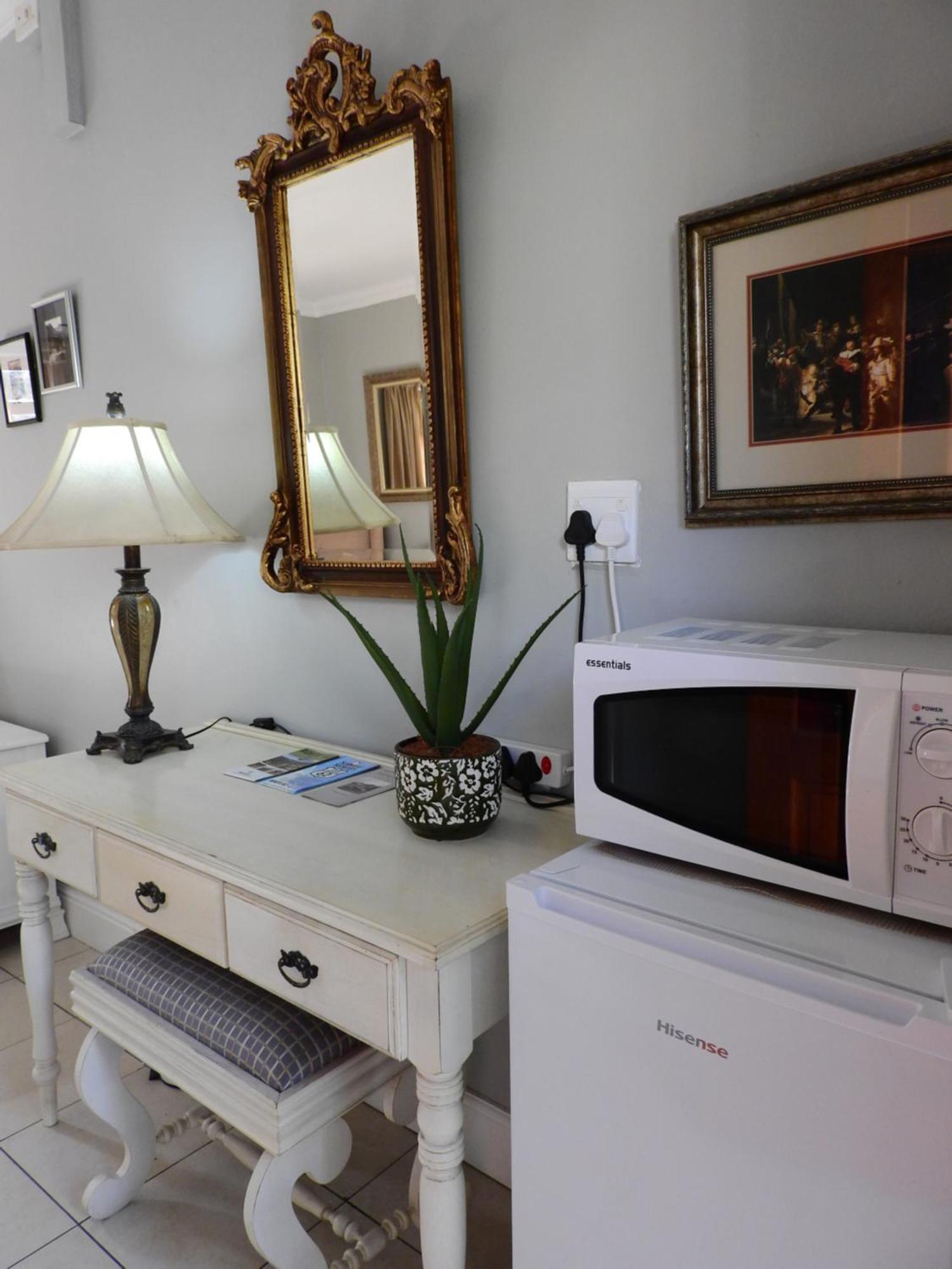 The Vic 1906 Self Catering Units Apartment Монтегю Екстериор снимка